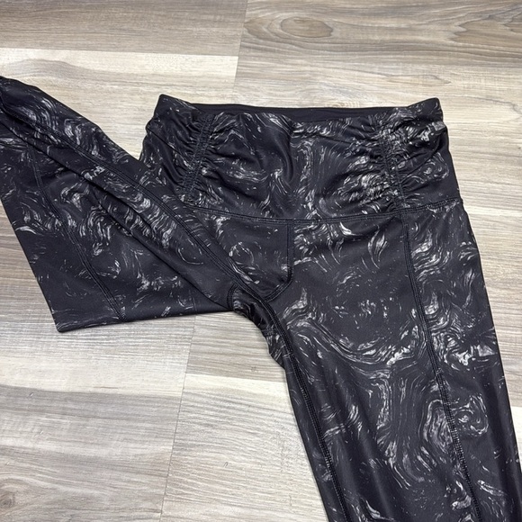 Lululemon Black Patterned Leggings size 4 - Picture 6 of 11